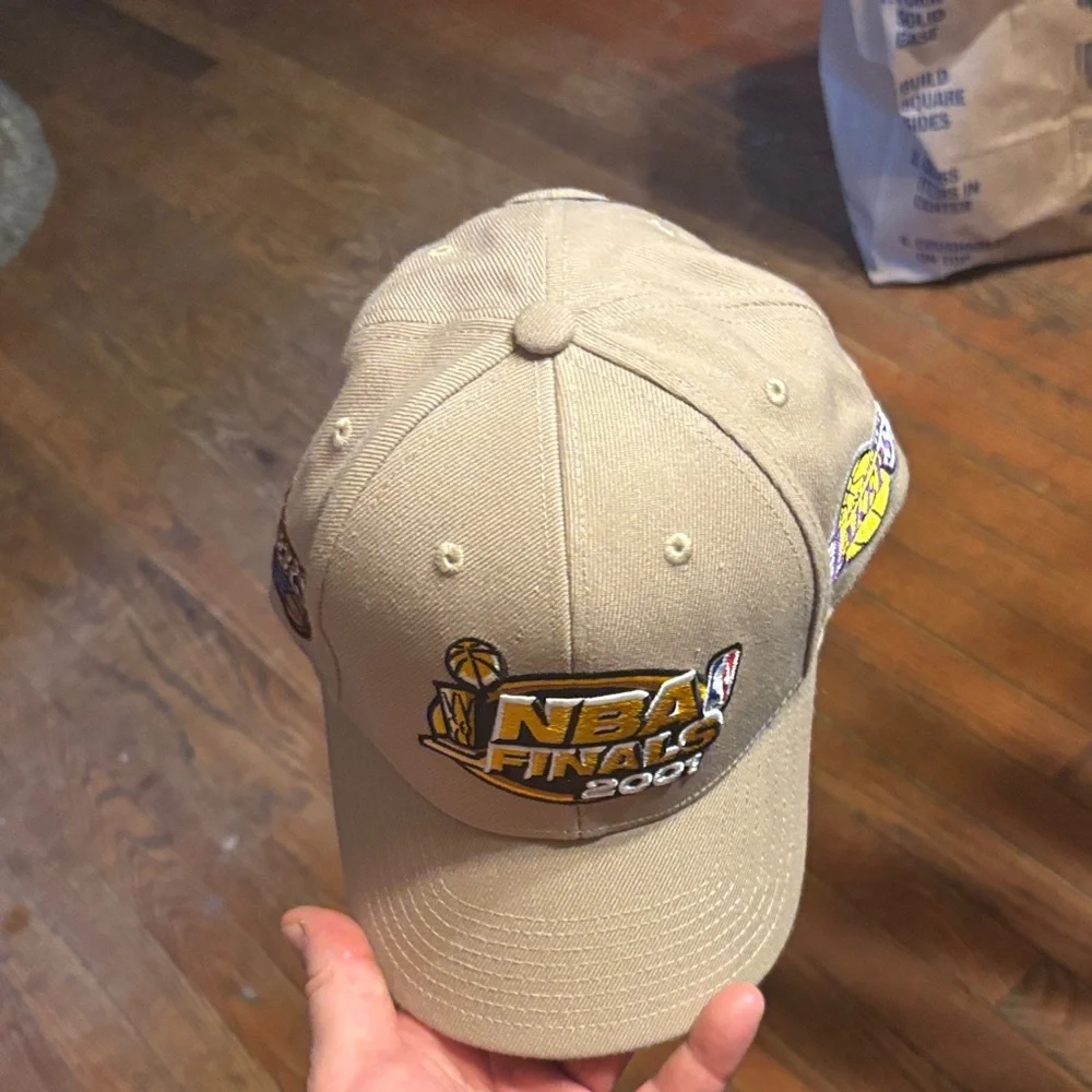 Mitchell & Ness NBA Finals 2001 Tan Hat lakers vs 76ers